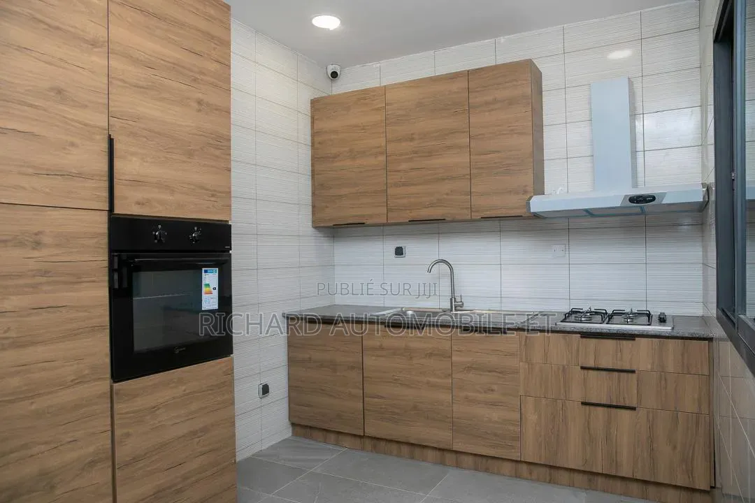 Meublé 6chbre Duplex dans Triplex, Cocody à Vendre