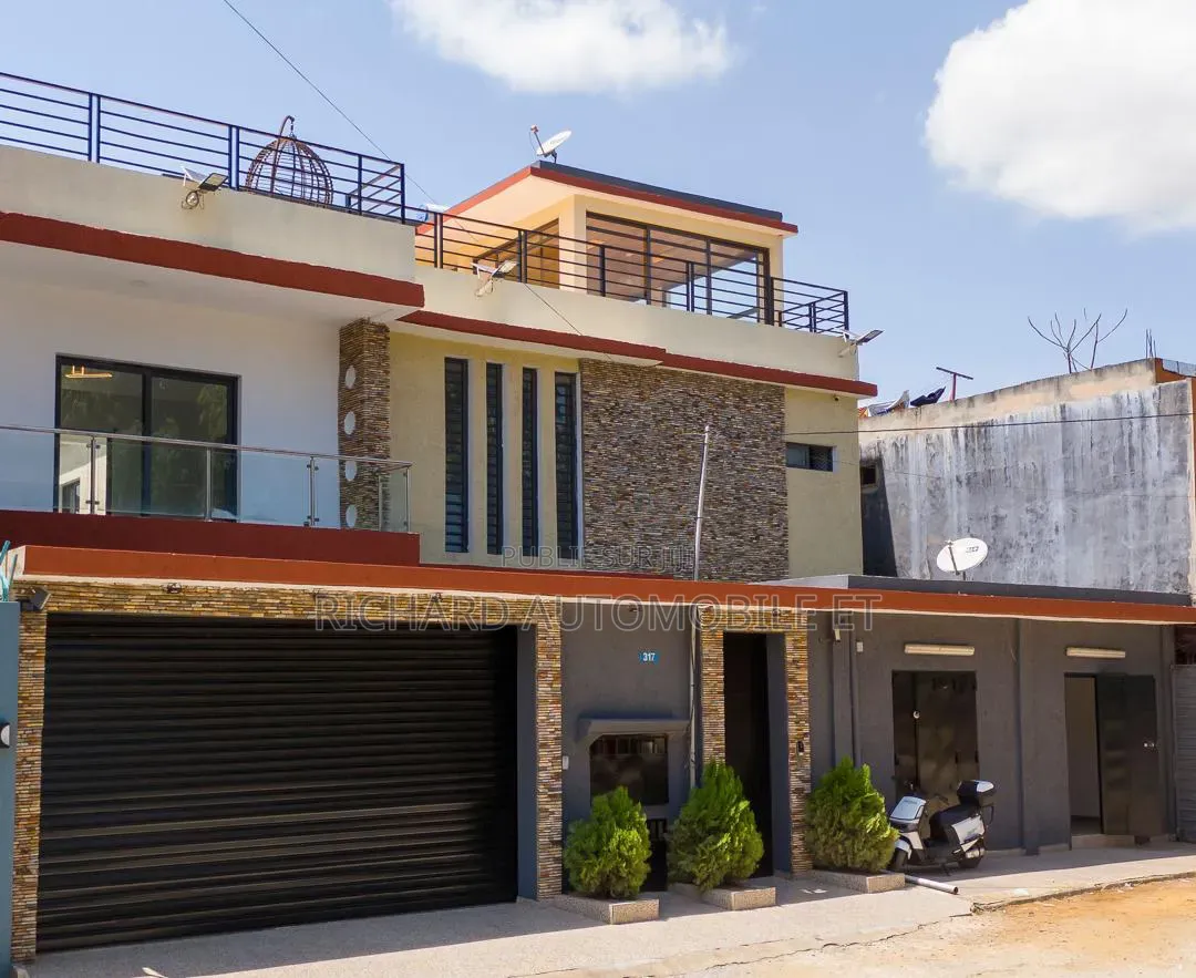 Meublé 6chbre Duplex dans Triplex, Cocody à Vendre