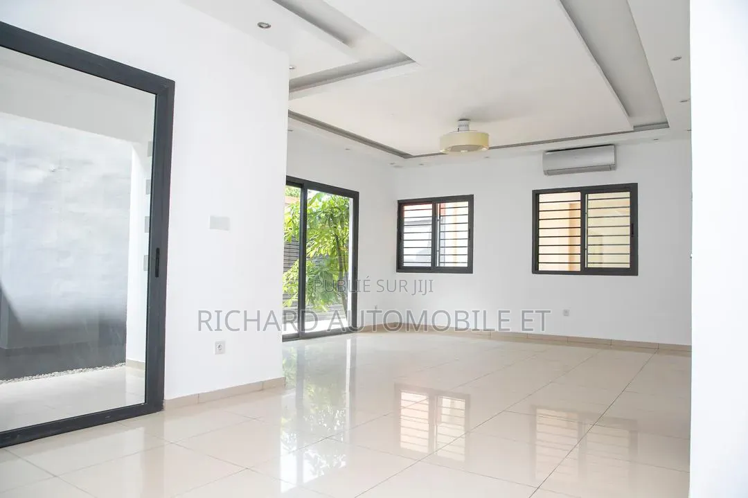 Meublé 6chbre Duplex dans Triplex, Cocody à Vendre