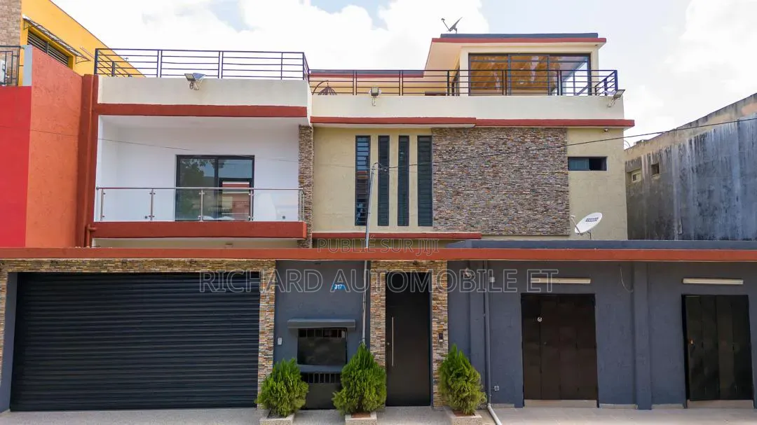 Meublé 6chbre Duplex dans Triplex, Cocody à Vendre