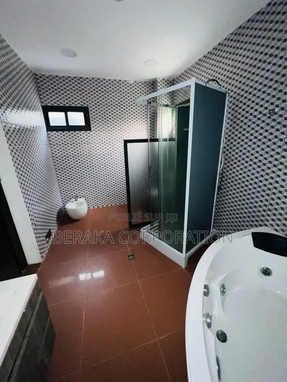 8chbre Duplex dans Beraka Corporation, Cocody à Vendre