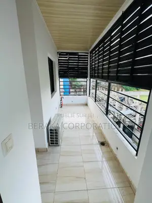 8chbre Duplex dans Beraka Corporation, Cocody à Vendre