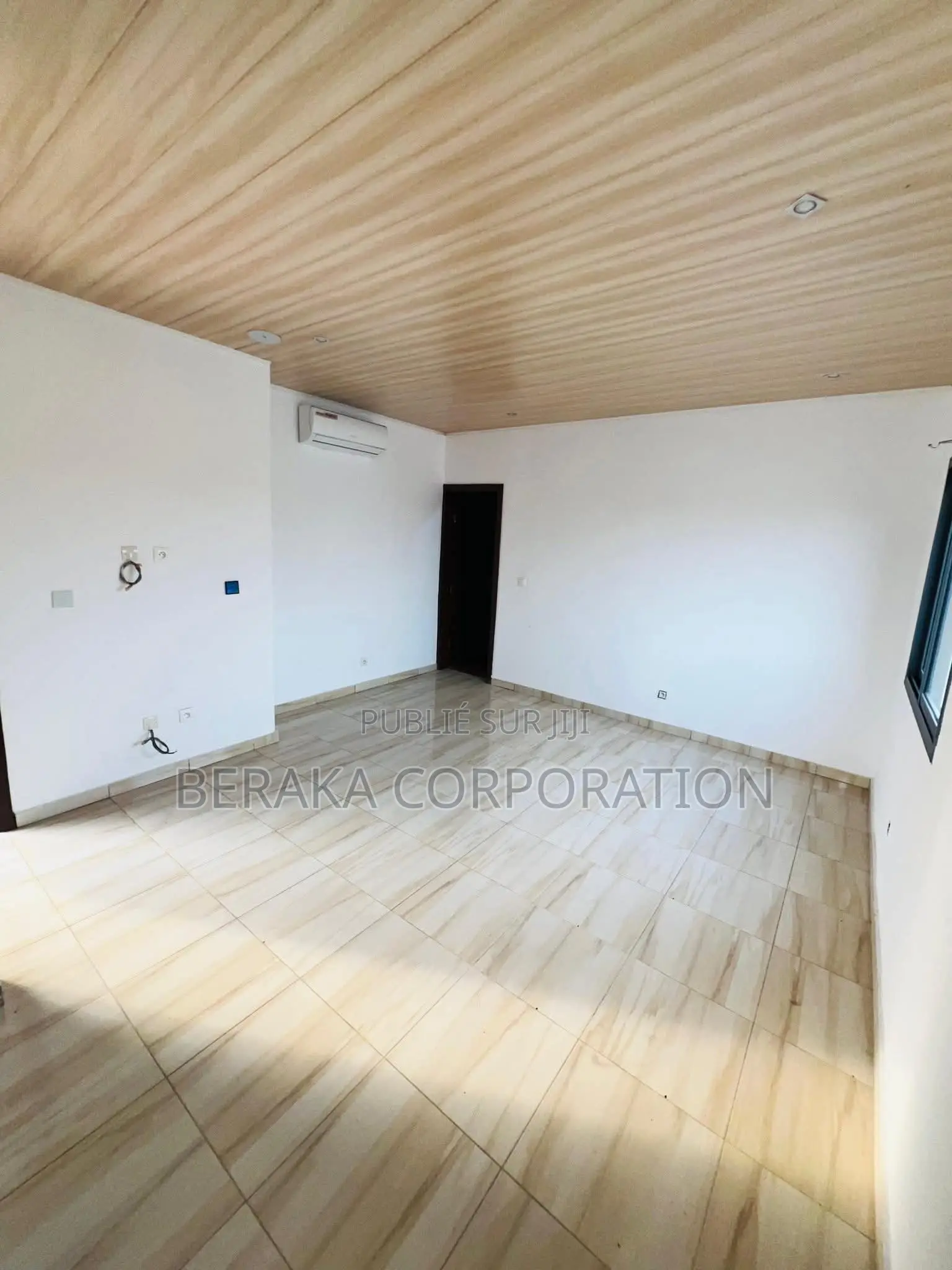 8chbre Duplex dans Beraka Corporation, Cocody à Vendre