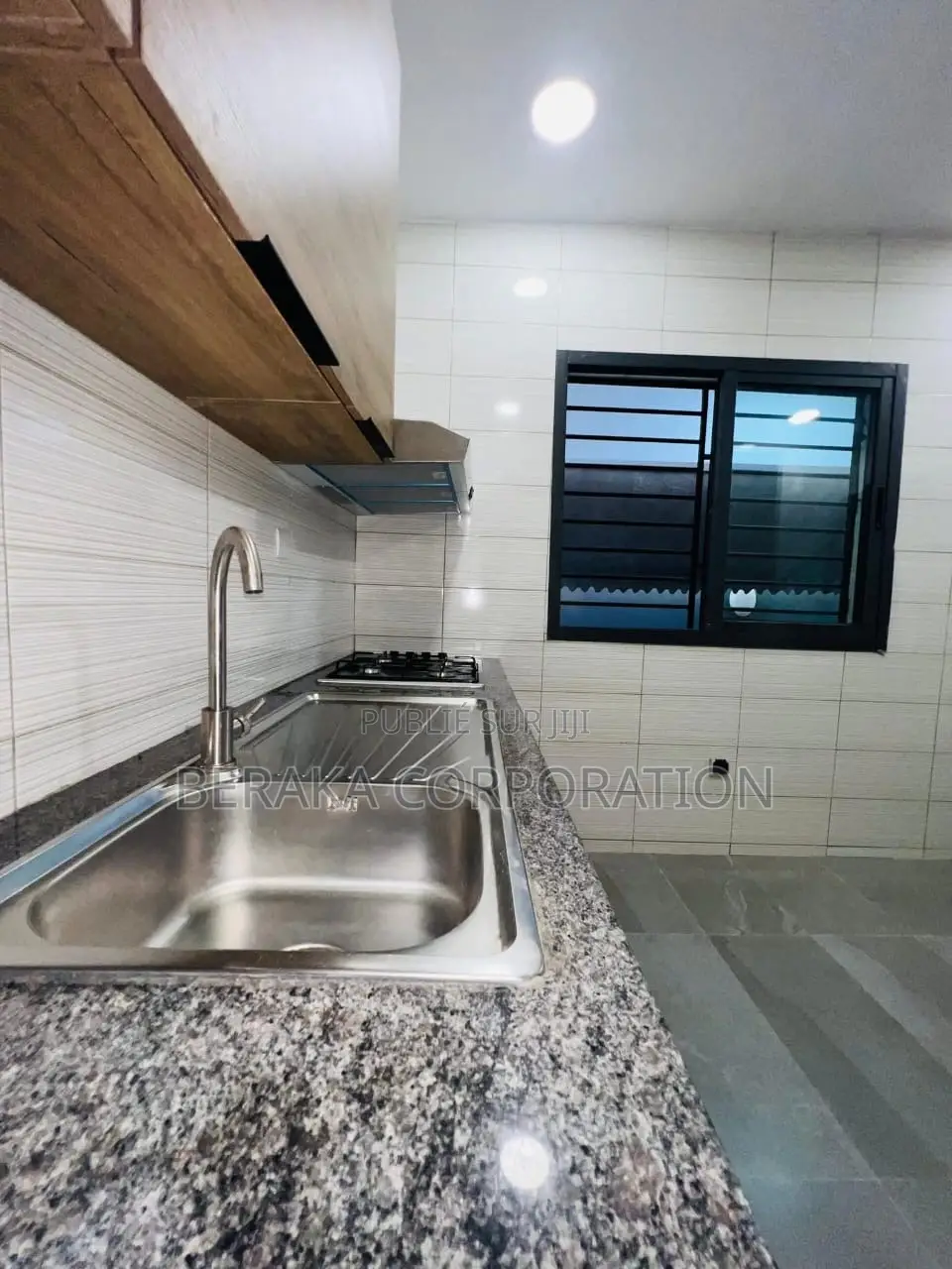 8chbre Duplex dans Beraka Corporation, Cocody à Vendre