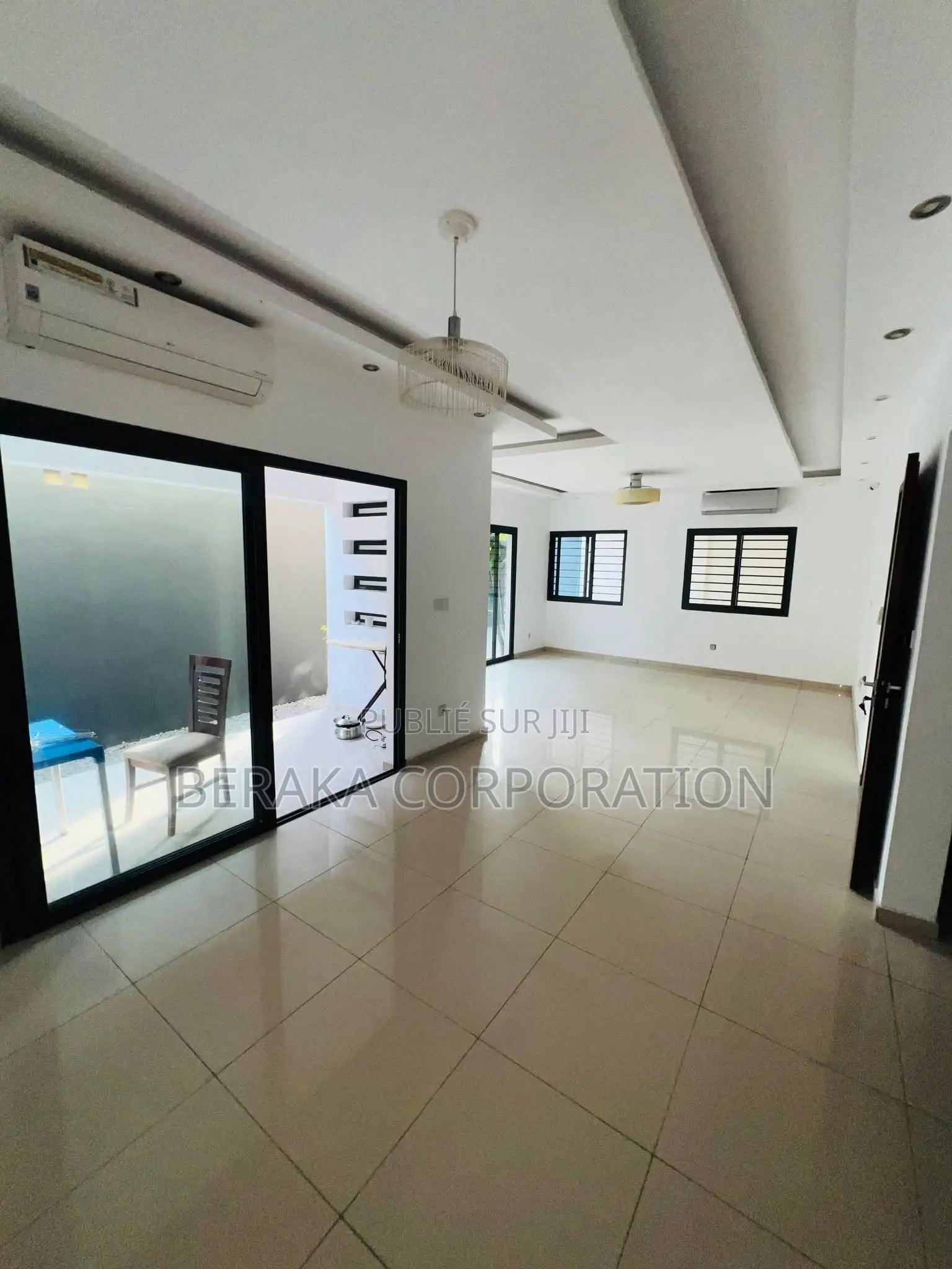 8chbre Duplex dans Beraka Corporation, Cocody à Vendre