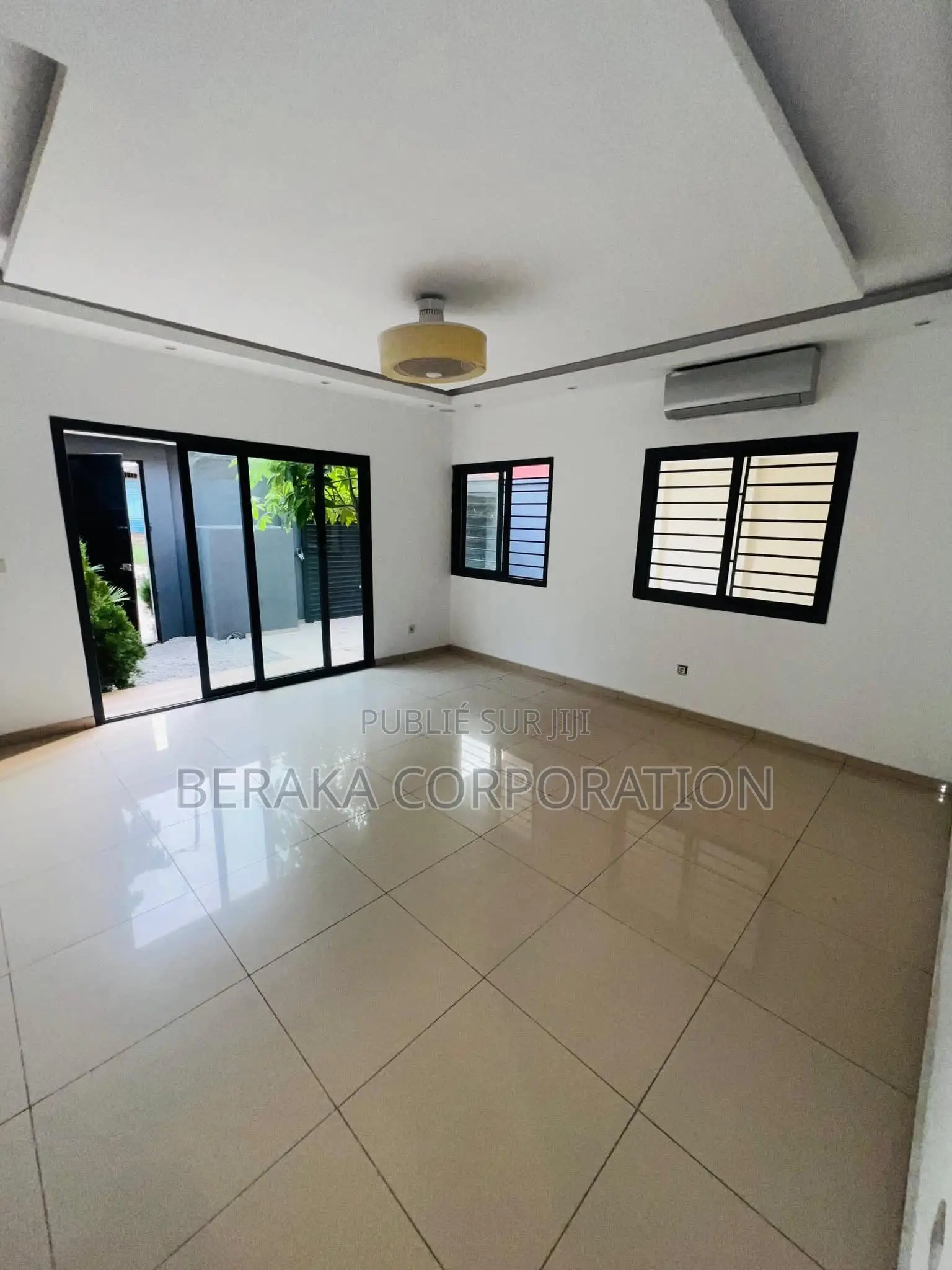 8chbre Duplex dans Beraka Corporation, Cocody à Vendre