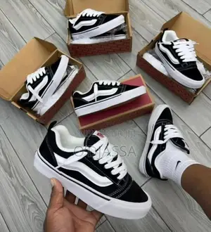Baskets Vans Knu Skool en Noir Et Blanc