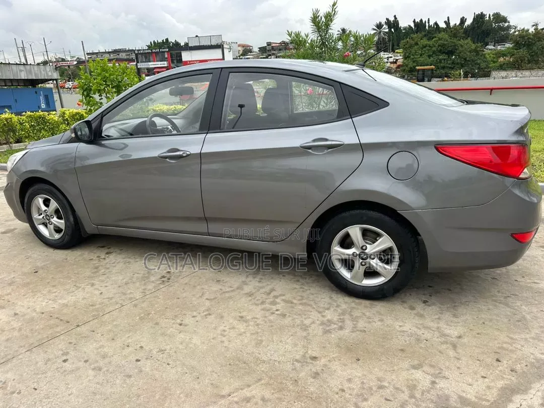 Hyundai Accent 2017 Gris
