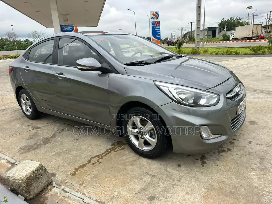 Hyundai Accent 2017 Gris