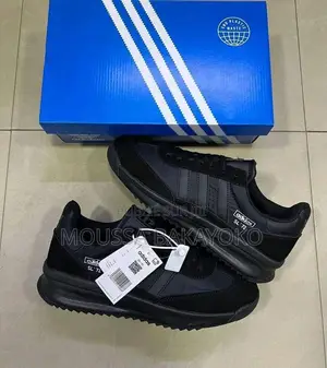 Baskets Adidas Sl 72 Rs en Noir.