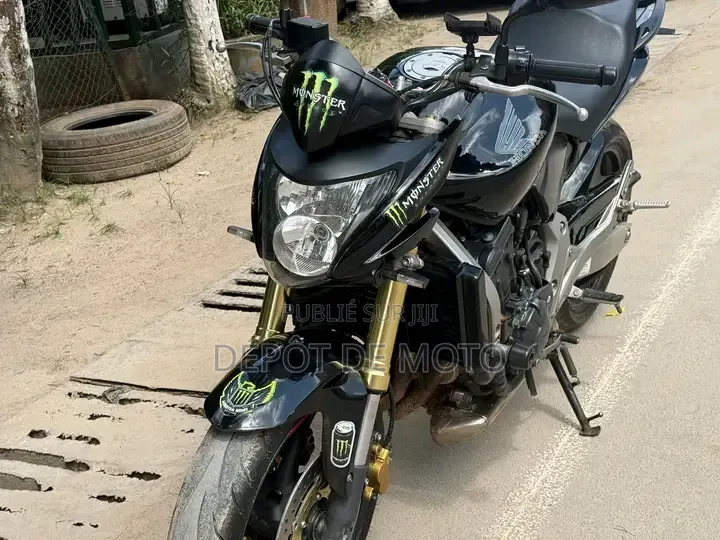 Nouveau Honda Hornet 2024 Noir
