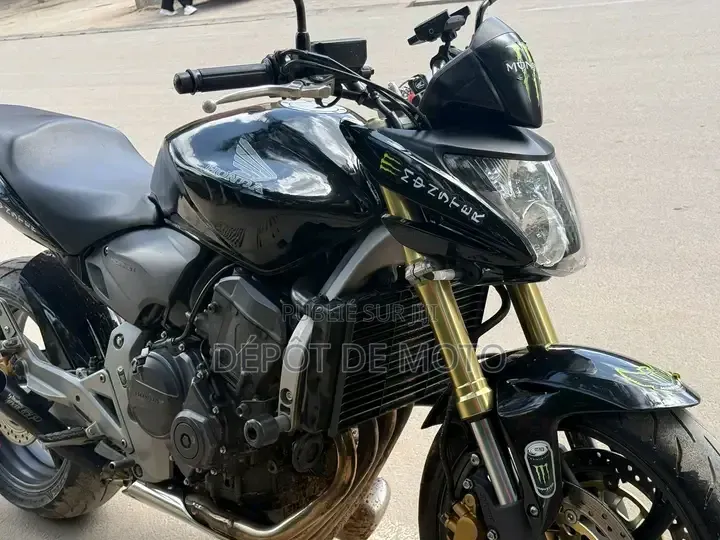 Nouveau Honda Hornet 2024 Noir