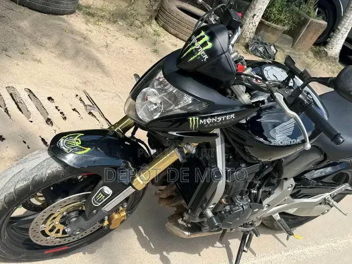 Nouveau Honda Hornet 2024 Noir