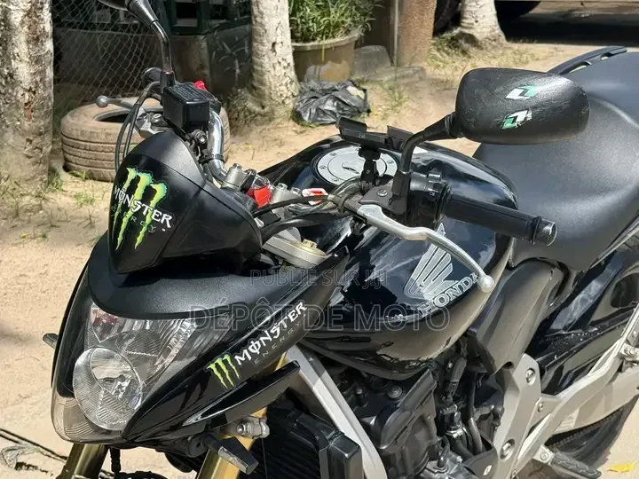 Nouveau Honda Hornet 2024 Noir