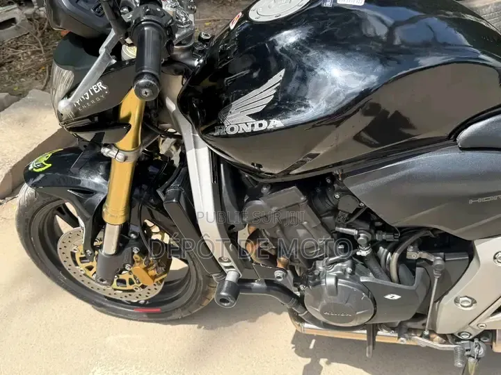 Nouveau Honda Hornet 2024 Noir