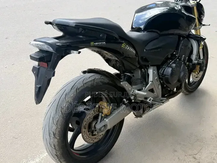 Nouveau Honda Hornet 2024 Noir