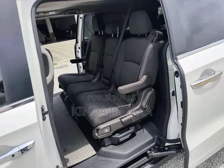 Honda Odyssey 2.4 Absolute 2WD (8 seater) 2021 Blanc cassé