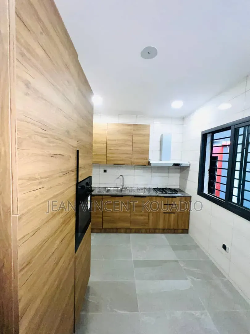 Meublé 6chbre Villa dans Immobilier, Cocody à Vendre