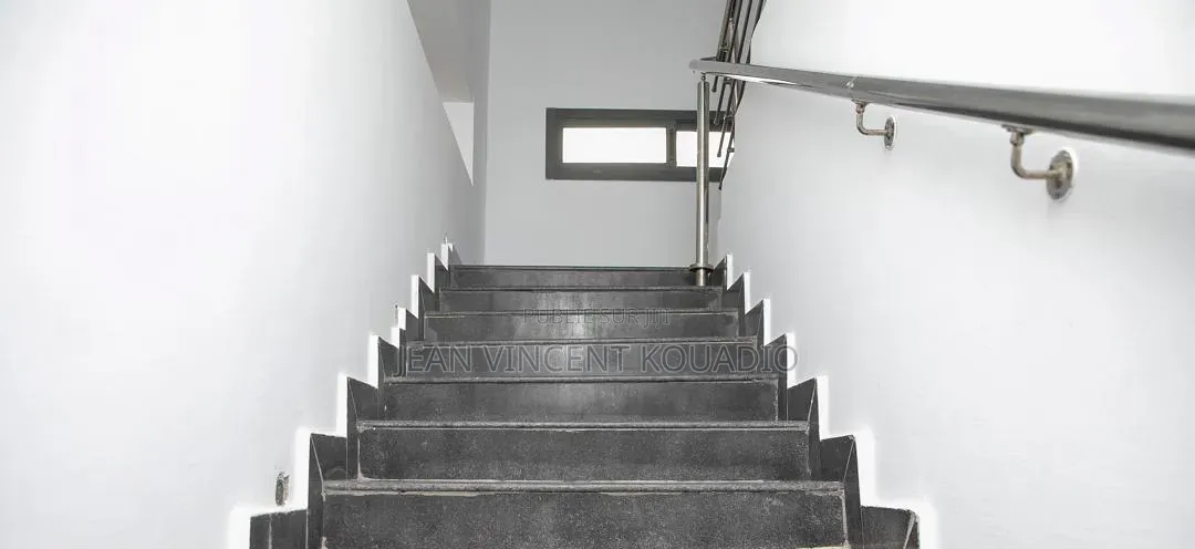 Meublé 6chbre Villa dans Immobilier, Cocody à Vendre