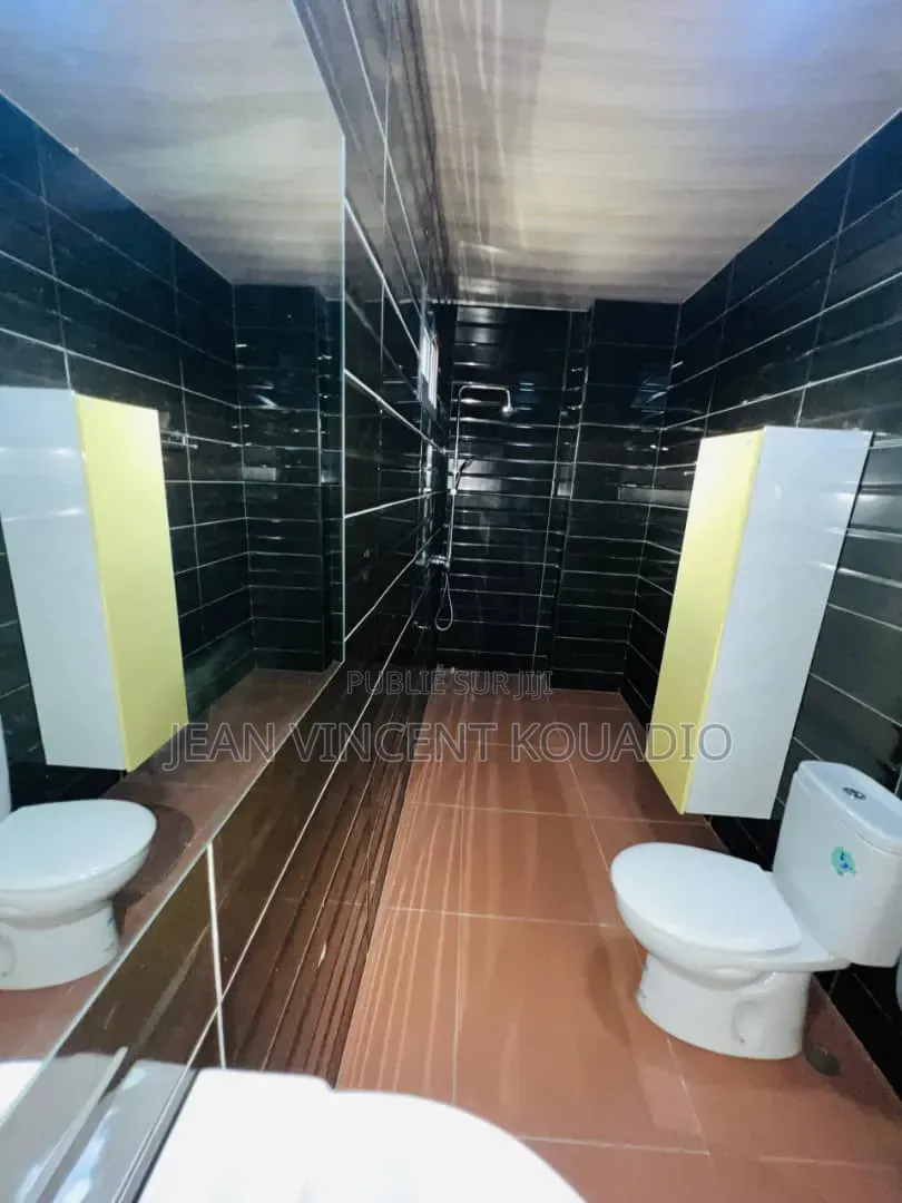 Meublé 6chbre Villa dans Immobilier, Cocody à Vendre