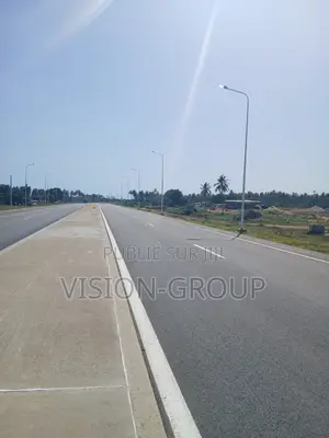 Quelques Hectares Sur l'Autoroute d'Assinie