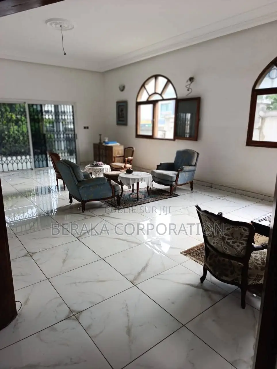 7chbre Maison dans Beraka Corporation, Cocody à Vendre
