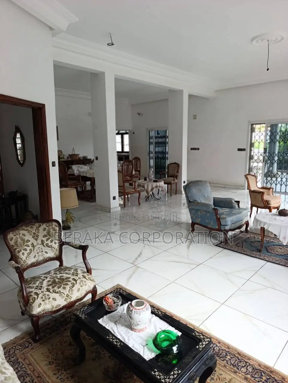 7chbre Maison dans Beraka Corporation, Cocody à Vendre