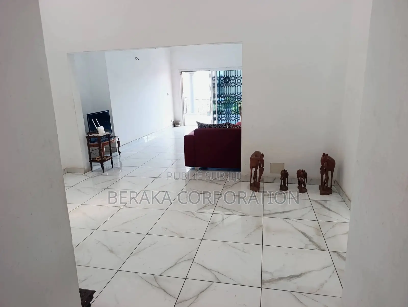 7chbre Maison dans Beraka Corporation, Cocody à Vendre