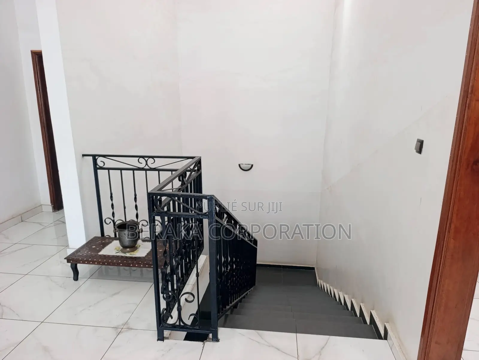 7chbre Maison dans Beraka Corporation, Cocody à Vendre