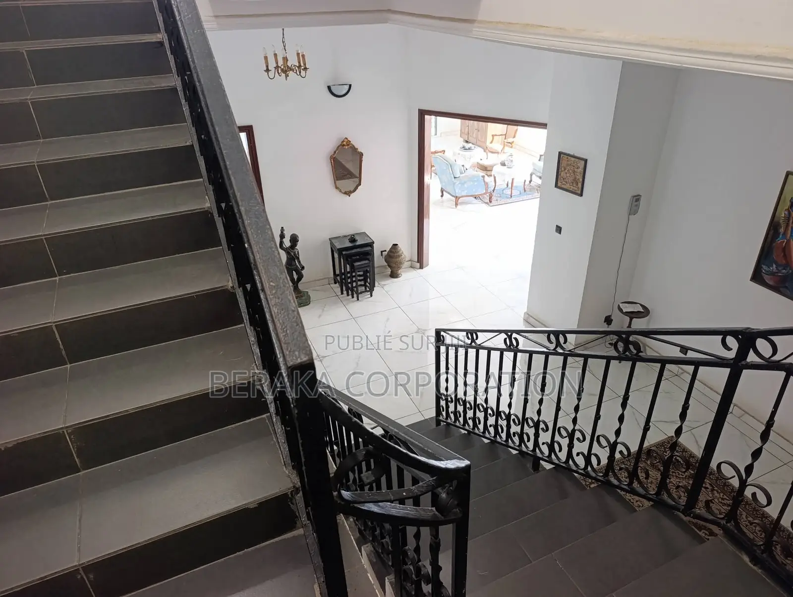 7chbre Maison dans Beraka Corporation, Cocody à Vendre