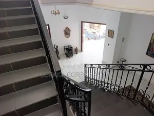 7chbre Maison dans Beraka Corporation, Cocody à Vendre