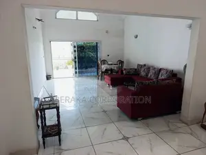 7chbre Maison dans Beraka Corporation, Cocody à Vendre