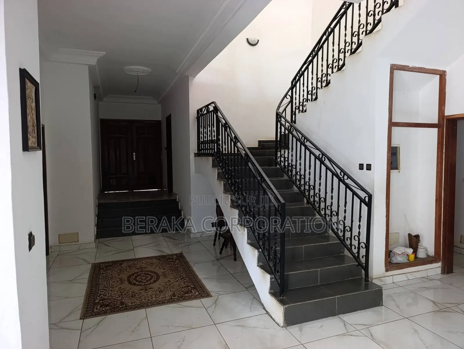 7chbre Maison dans Beraka Corporation, Cocody à Vendre