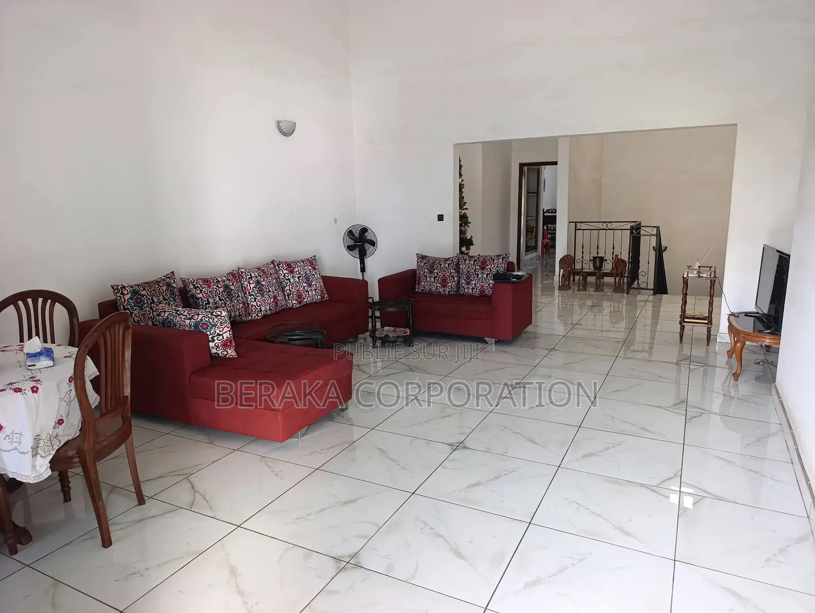 7chbre Maison dans Beraka Corporation, Cocody à Vendre