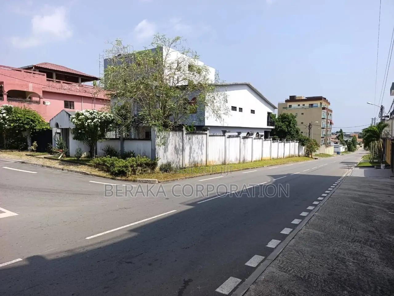 7chbre Maison dans Beraka Corporation, Cocody à Vendre
