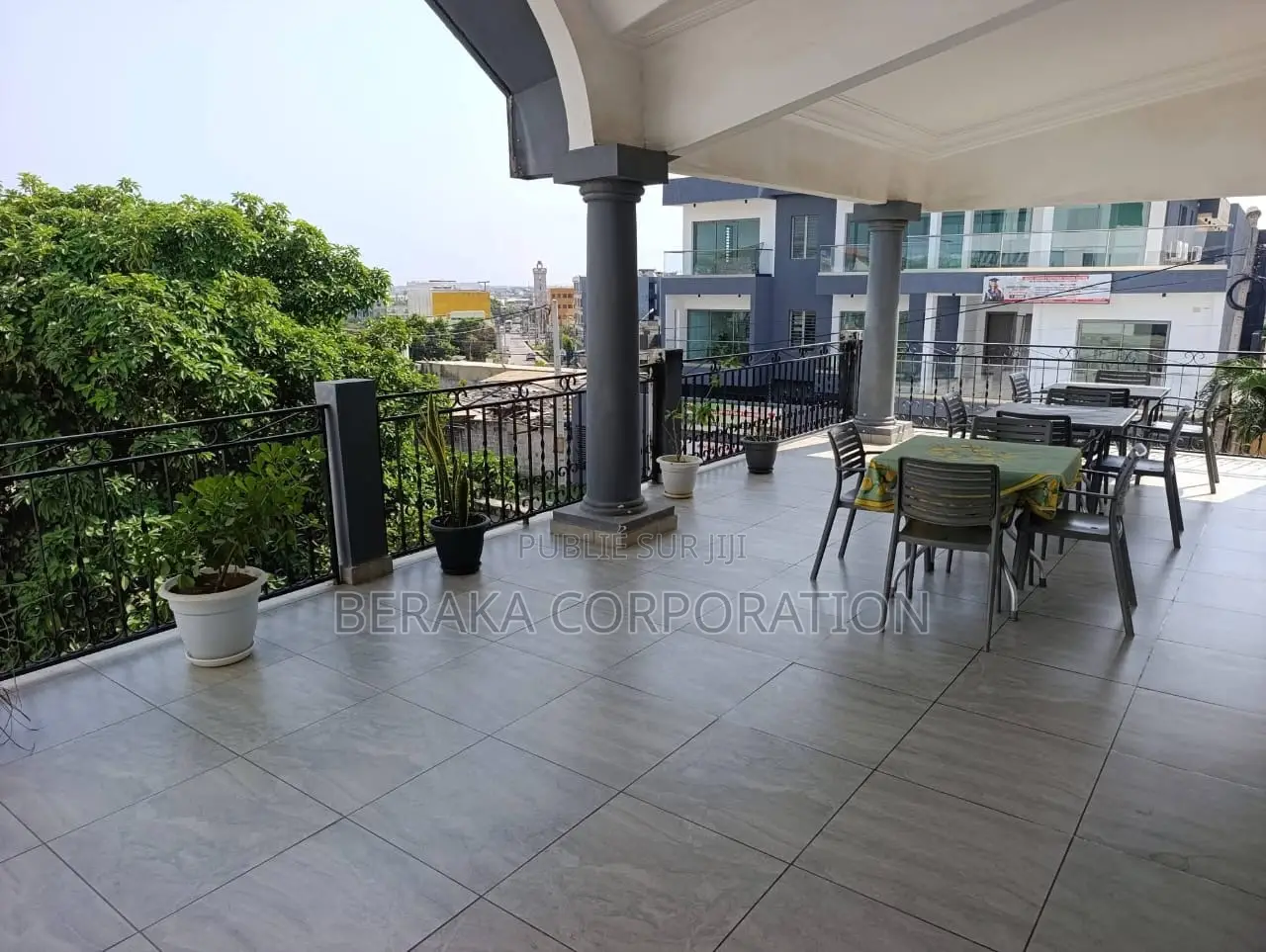 7chbre Maison dans Beraka Corporation, Cocody à Vendre