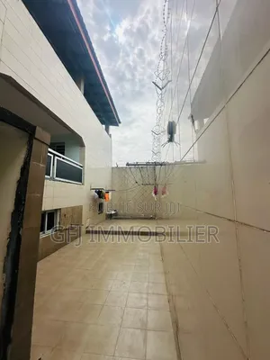 7chbre Duplex dans Francis Gweh, Cocody à Louer