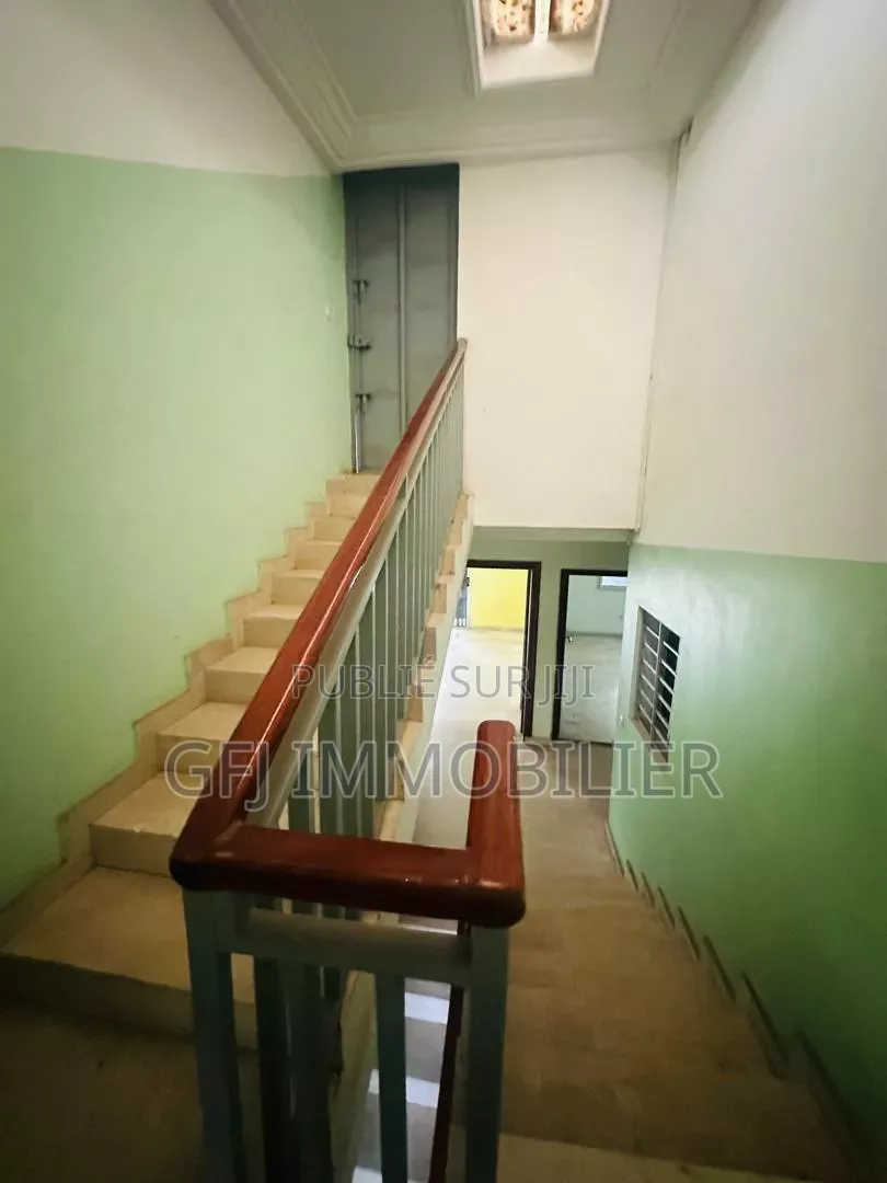 7chbre Duplex dans Francis Gweh, Cocody à Louer