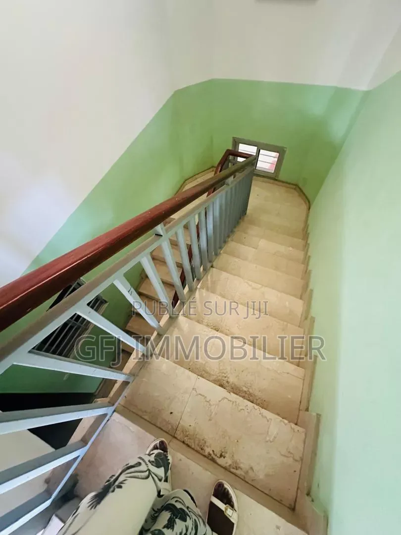 7chbre Duplex dans Francis Gweh, Cocody à Louer