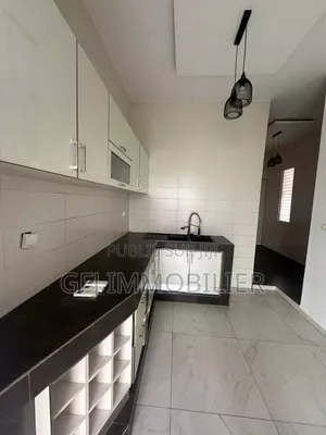3chbre Appartement dans Francis Gweh, Cocody à Louer