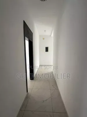 3chbre Appartement dans Francis Gweh, Cocody à Louer