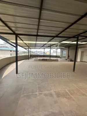 3chbre Appartement dans Francis Gweh, Cocody à Louer