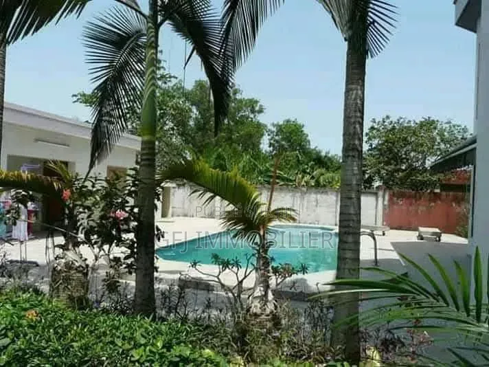 8chbre Duplex dans Francis Gweh, Cocody à Vendre