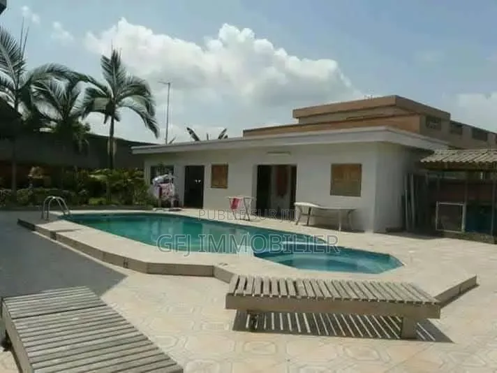 8chbre Duplex dans Francis Gweh, Cocody à Vendre
