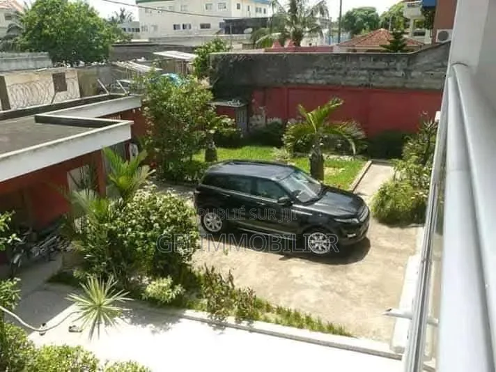 8chbre Duplex dans Francis Gweh, Cocody à Vendre