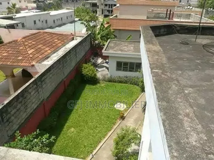 8chbre Duplex dans Francis Gweh, Cocody à Vendre