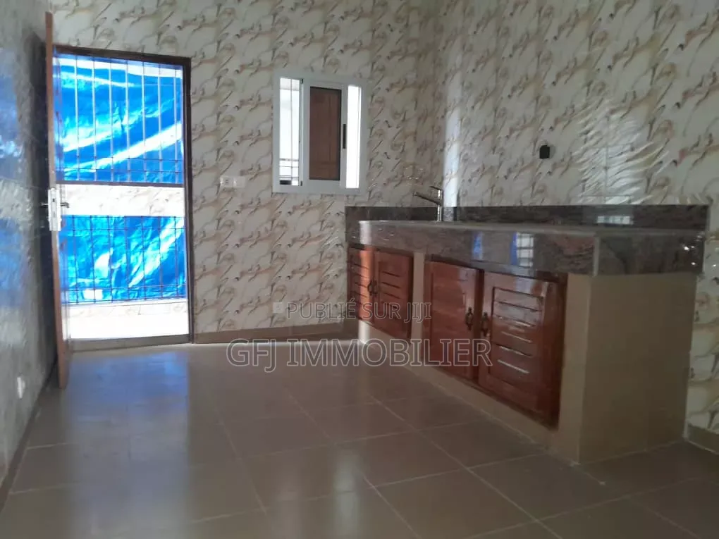 2chbre Appartement dans Francis Gweh, Cocody à Louer