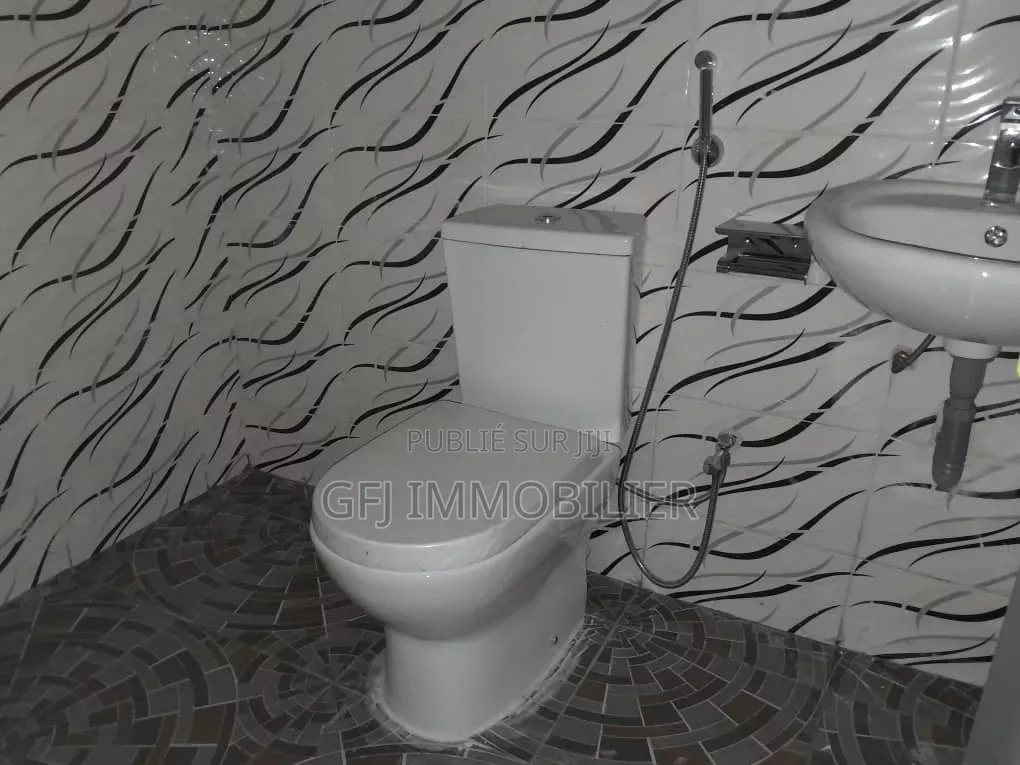 2chbre Appartement dans Francis Gweh, Cocody à Louer