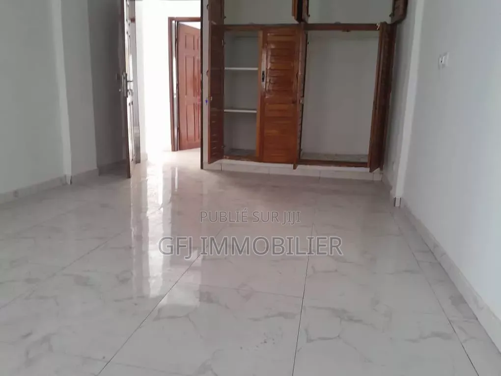 2chbre Appartement dans Francis Gweh, Cocody à Louer