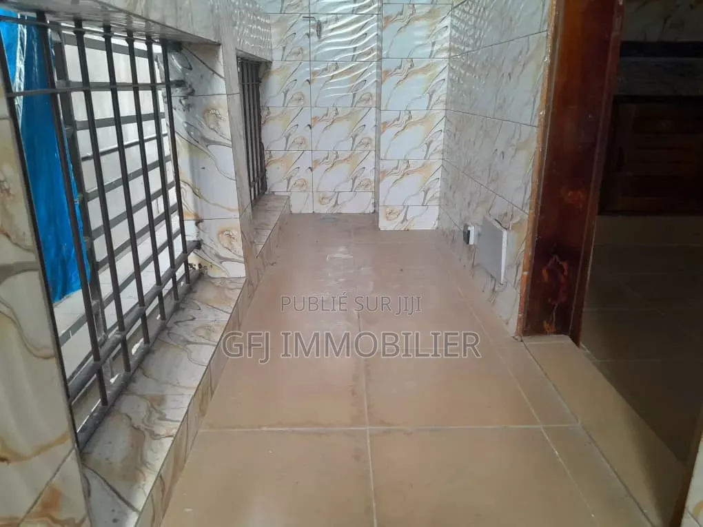 2chbre Appartement dans Francis Gweh, Cocody à Louer